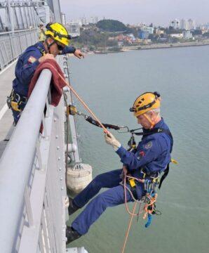 Treinamento de Salvamento em Altura na Ponte Hercílio Luz