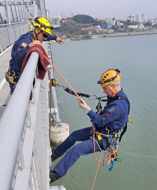 Treinamento de Salvamento em Altura na Ponte Hercílio Luz