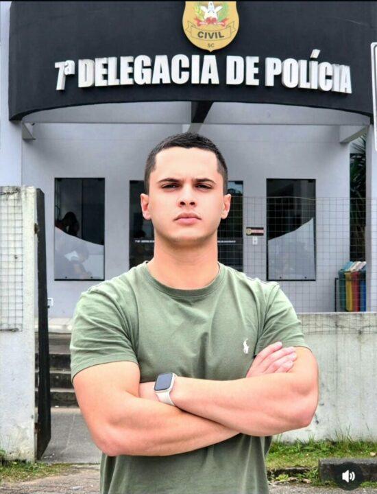 Imagem do Vereador Mateus Batista em discurso