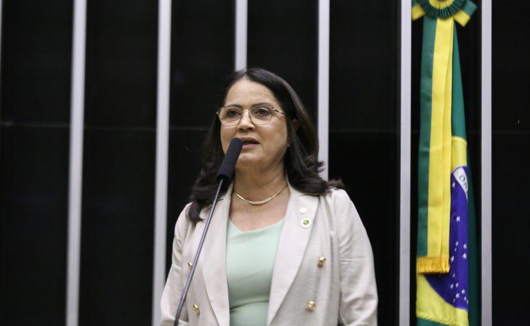 Vigilante com equipamento de segurança