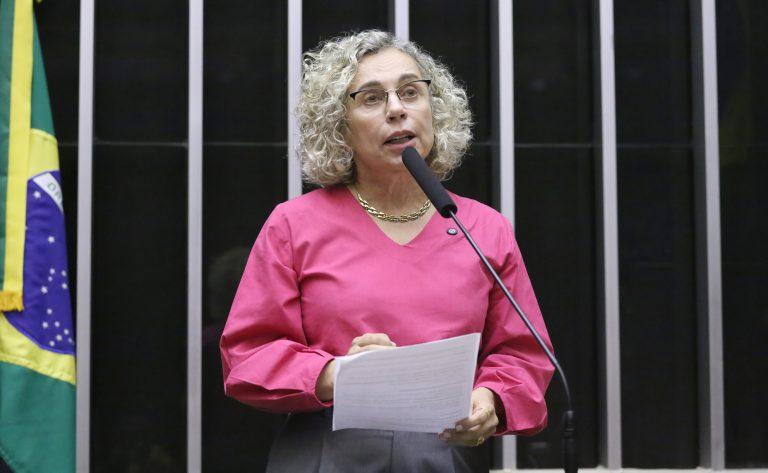 Pessoas conversando em ambiente de apoio psicológico