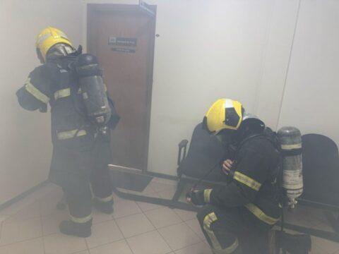 Equipe de resgate atuando em acidente de trabalho