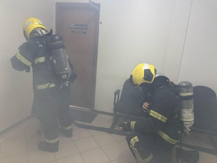 Equipe de resgate atuando em acidente de trabalho