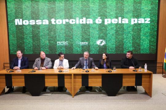 Avaí apoia a campanha 'Nossa torcida é pela paz'