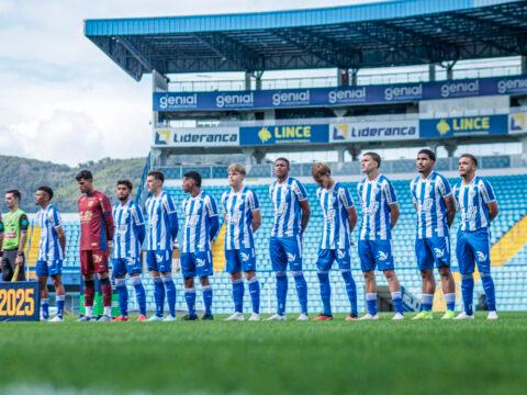 Estádio vazio durante jogo entre Avaí e Marcílio Dias
