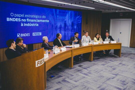 Crédito para indústrias afetadas pelo tarifaço nos EUA