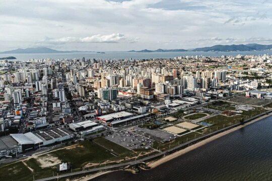 Mercado Público e Estação E-Hurb em São José