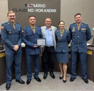 Bombeiro Militar em ação de resgate