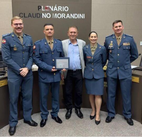 Bombeiro Militar em ação de resgate