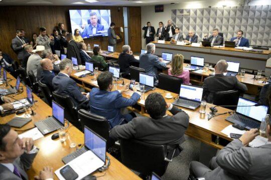 Imagem da CPMI do INSS ouvindo testemunhas associadas a 'Careca' do INSS e Maurício Camisotti