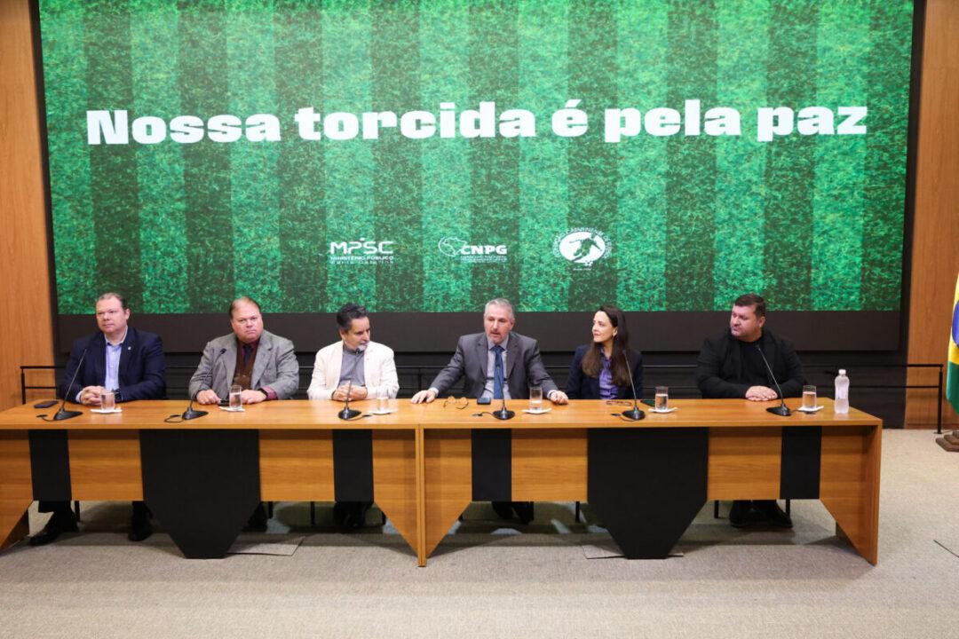Imagem da campanha Nossa Torcida é pela Paz