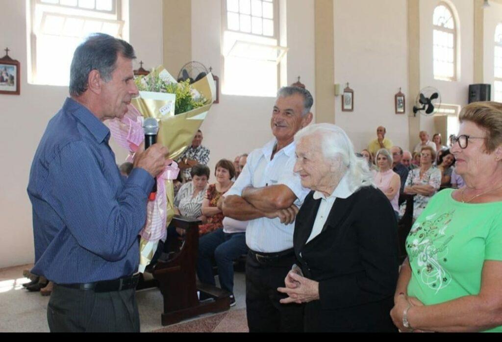 Imigrantes italianos celebrando os 189 anos da Colônia Nova Itália em São João Batista, Santa Catarina