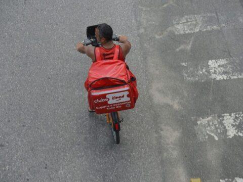 Motoristas e entregadores de aplicativo