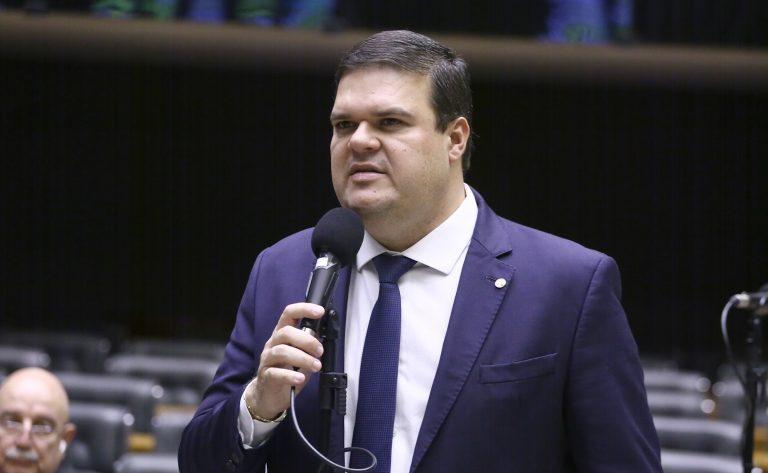 Profissionais da saúde em reunião na Comissão de Saúde da Câmara