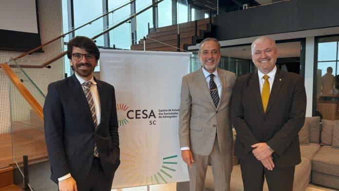 Debate sobre direito concorrencial na sede da Menezes Niebuhr