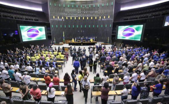 Deputados em sessão pelo Dia Internacional da Pessoa Idosa