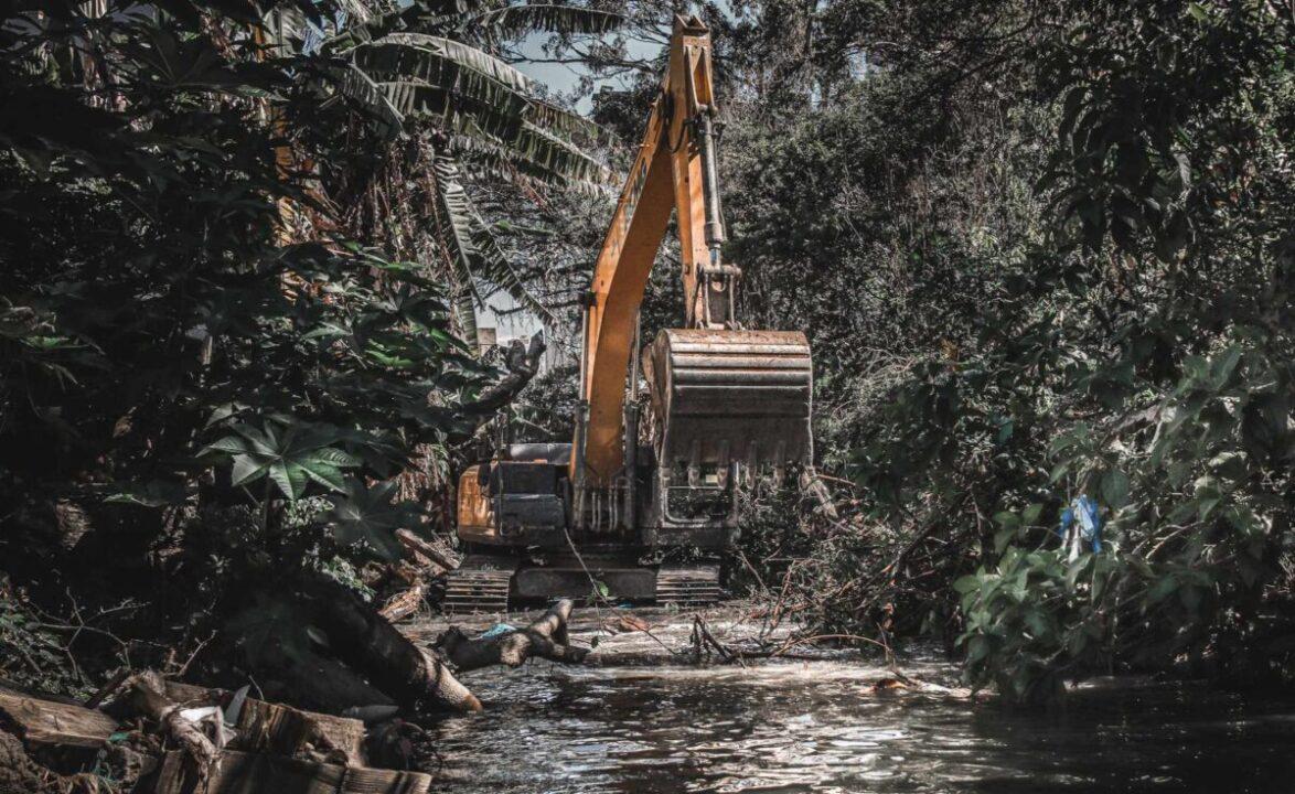 Desassoreamento do Rio Araújo em São José