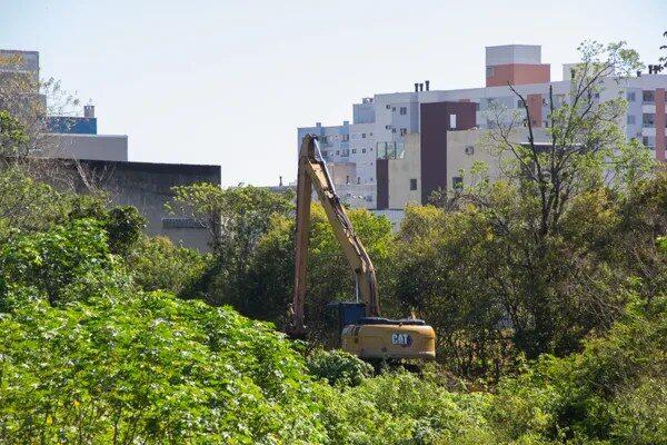Prefeitura de São José atua em desassoreamento de rios e valas