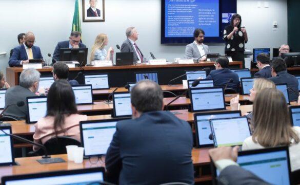 Especialistas debatem flexibilização e soberania na regulamentação da Inteligência Artificial no Brasil