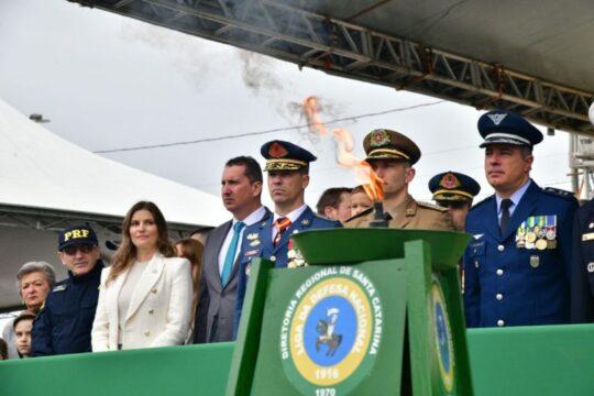Viaturas e pelotões do CBMSC no desfile de 7 de setembro em Florianópolis