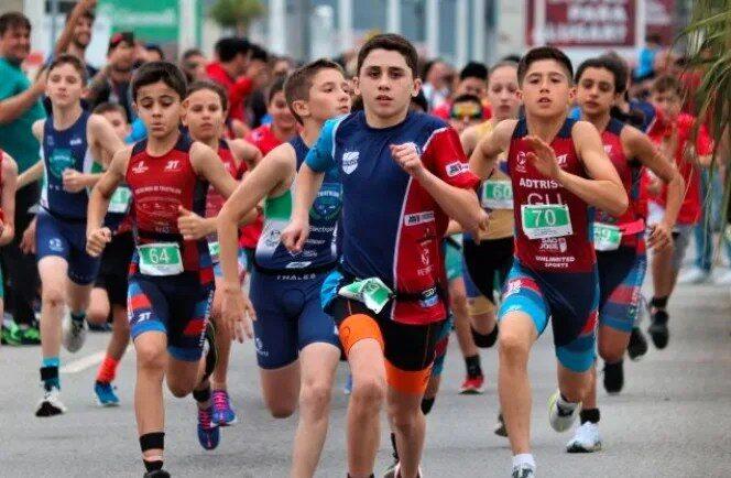 Atletas competindo no Duathlon São José 2025