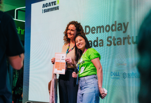 Troféu de premiação para as empresas vencedoras do Jornada Startups 2025