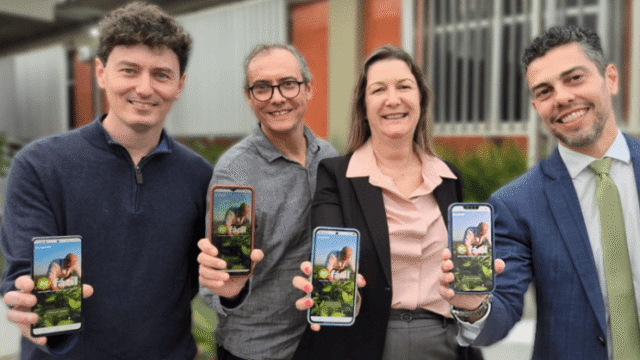 Foto da equipe desenvolvedora do SC Fácil: Francisco Hillesheim, Rodrigo Furtado, Cristina Orthmann e Gustavo Madeira