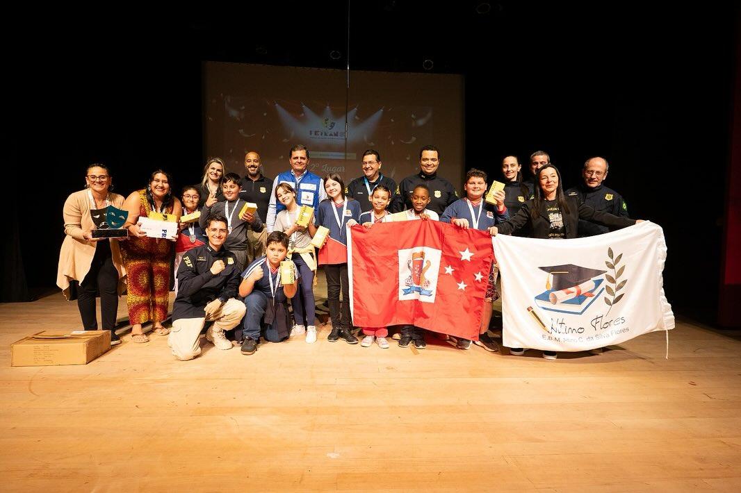 Alunos da Escola Altino Flores no Festival Estudantil de Trânsito