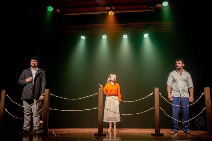 Apresentação de peças clássicas no Teatro Camarim em Florianópolis