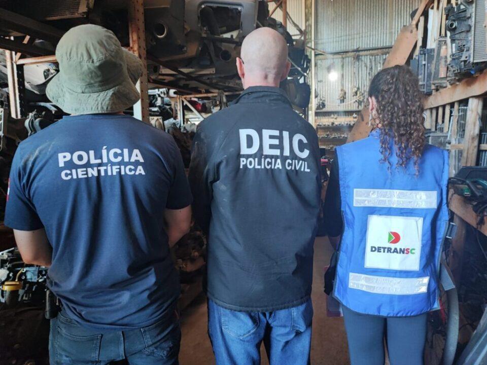 Veículo ilícito desmontado em operação policial