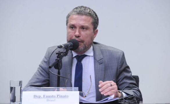 Deputado Fausto Pinato discutindo o potencial do BRICS