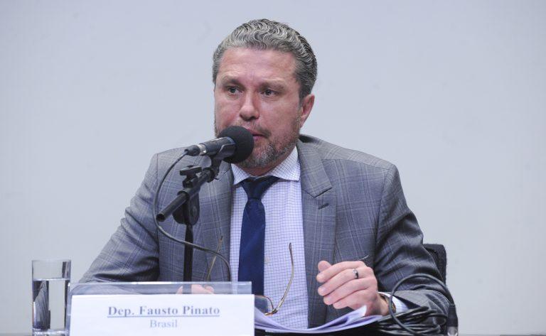Deputado Fausto Pinato discutindo o potencial do BRICS