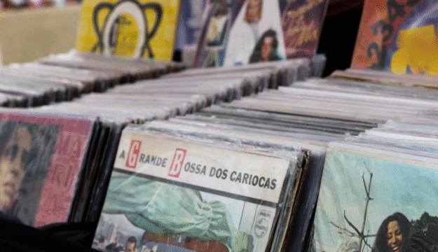 Feira de vinil e discotecagem ao vivo em Florianópolis