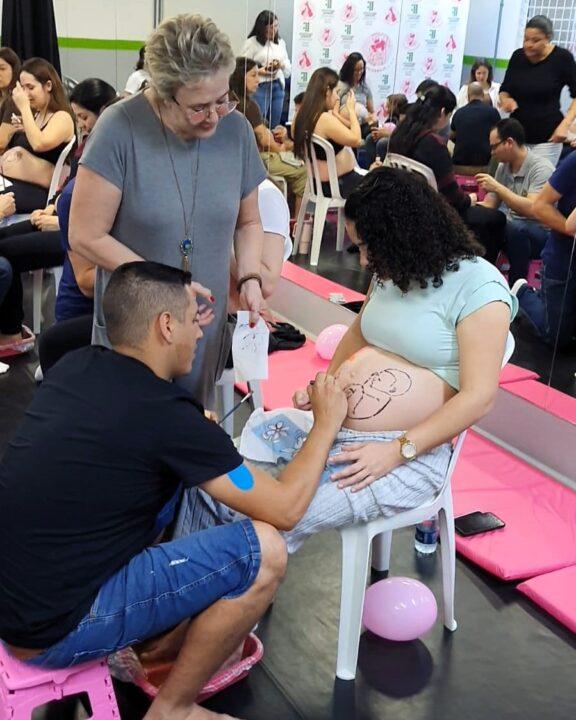 Grupo de Gestantes participando das dinâmicas do encerramento