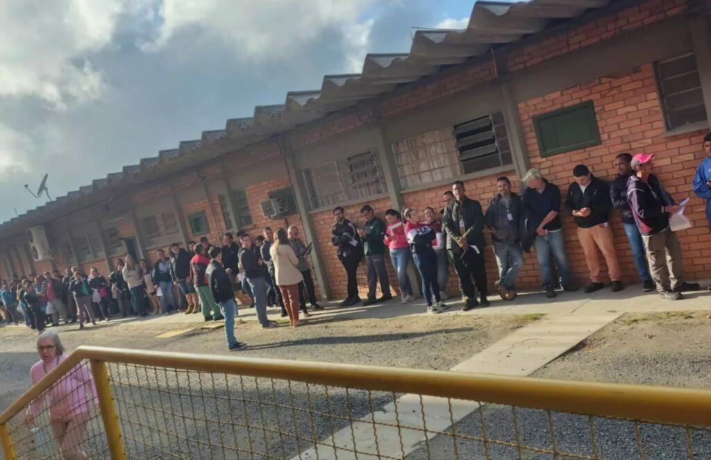 Demissão em massa na Artefama devido à taxação de 50% nos móveis brasileiros