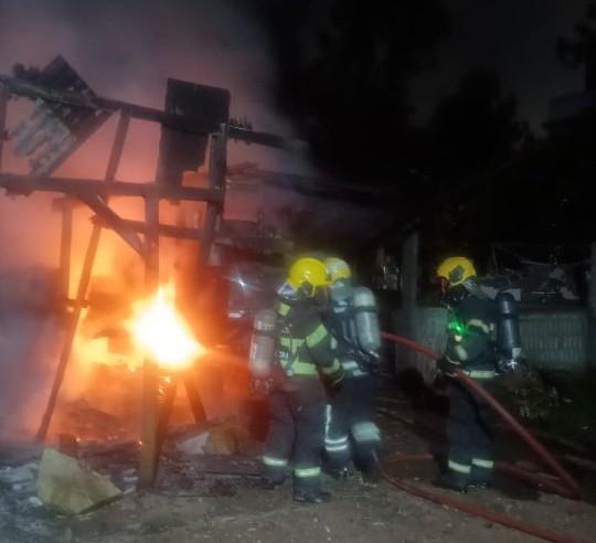 Incêndio em Galpão de Palhoça - CBMSC
