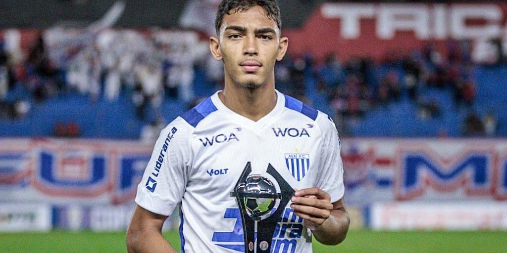 Josmar, destaque do Avaí, premiado como Craque do Catarinense Sub-17 2025
