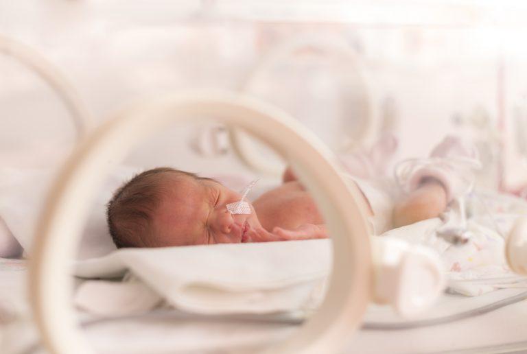 Lei que Estabelece Ações de Prevenção e Cuidado para Mães e Bebês após Parto Prematuro
