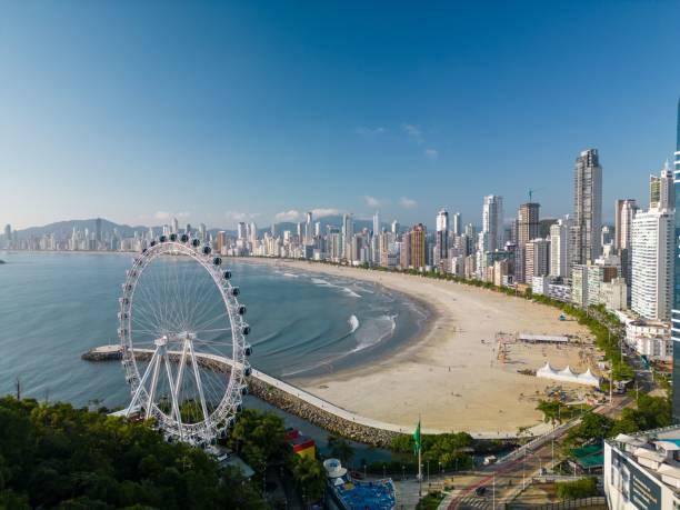 Imagem ilustrativa de leilão de imóveis de luxo em Santa Catarina