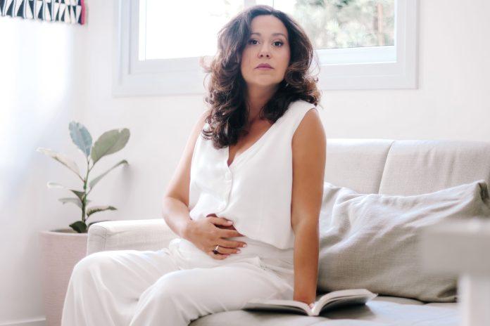 Capa do livro Assistida de Sabrina Alvernaz