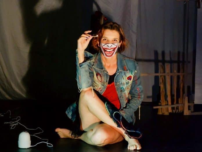 Monólogo Espalhar a Pólvora para Colher o Fogo - Teatro e Arte