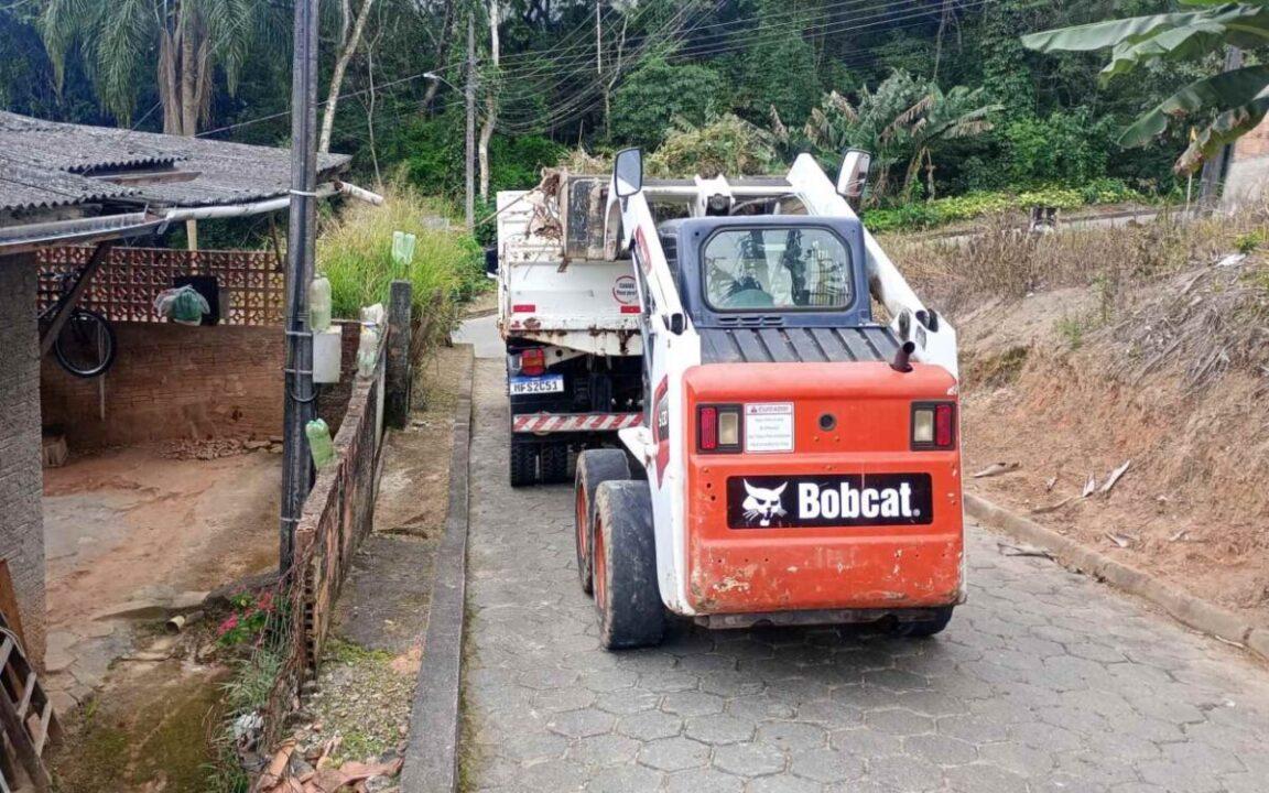 Mutirão de limpeza na Região Oeste de São José