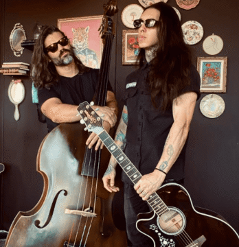 Velvet Aura Duo tocando no Pátio Milano
