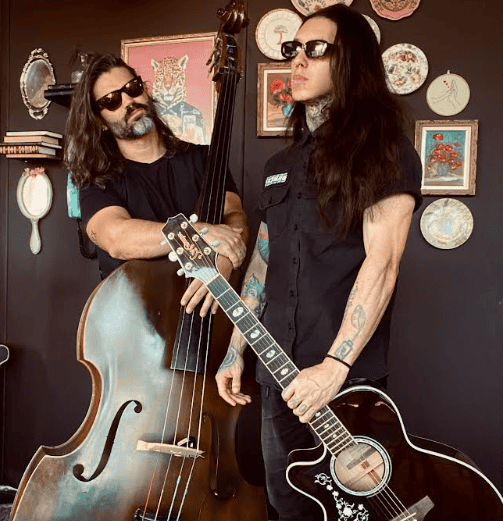 Velvet Aura Duo tocando no Pátio Milano