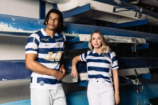 Camisa do Avaí em azul-marinho e branco com detalhes em dourado