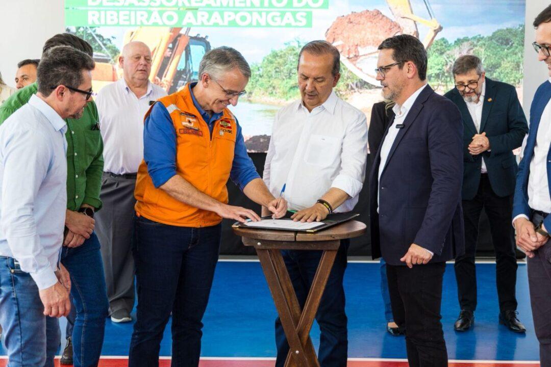 Desassoreamento do Rio Arapongas em Indaial