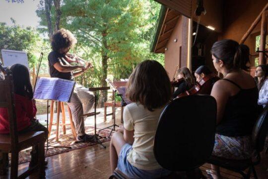 Oficinas gratuitas na Guarda do Embaú