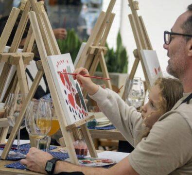 Pintura em tela durante evento Open Arts