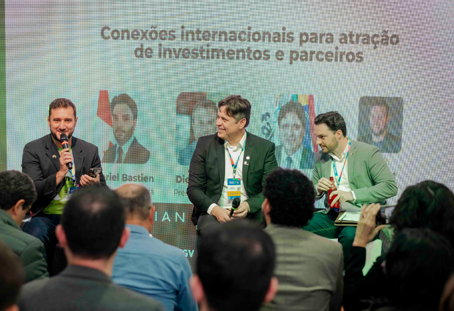 Empresários reunidos durante o evento