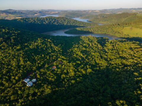 Foto do Parque Estadual Fritz Plaumann com flora e fauna nativas em Concórdia